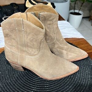 Dolce vita Silma Booties (US7)